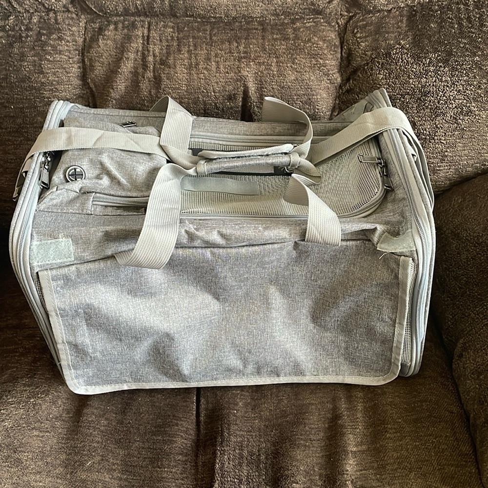 EUC~Small Gray Pet Carrier With Multiple Openings/Removable Pad & Leash Holder - Picture 1 of 15